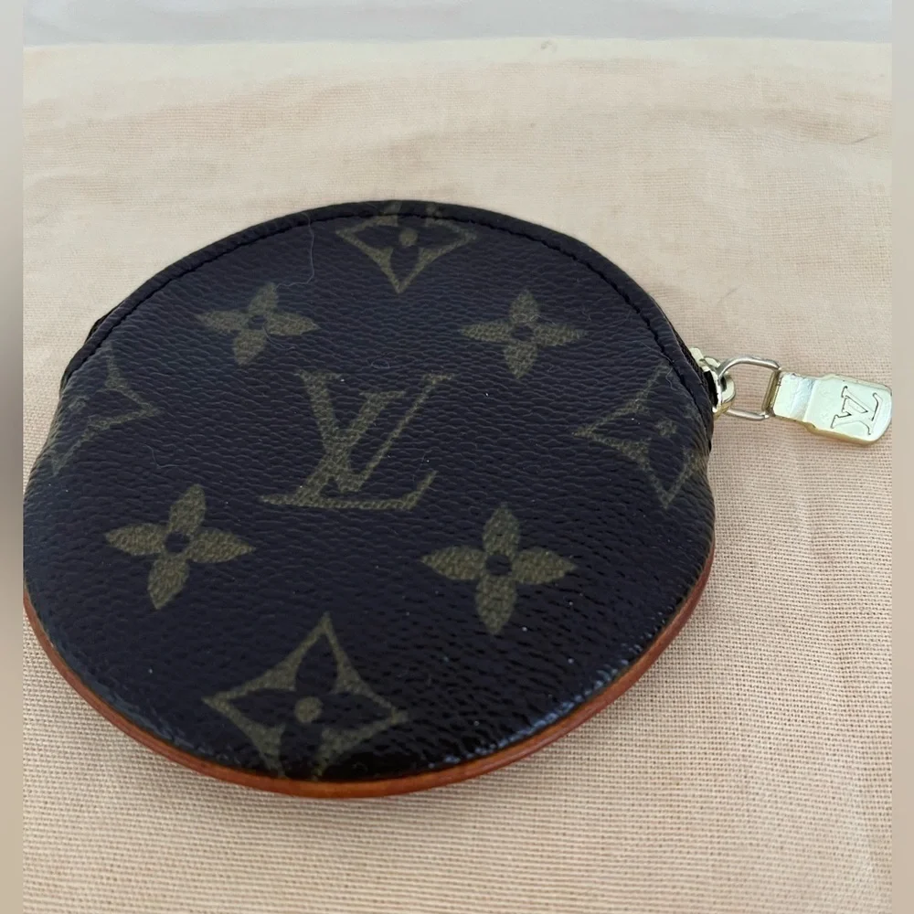 Louis Vuitton Monogram Round Coin AirPod Pouch Unisex EUC 2007 France